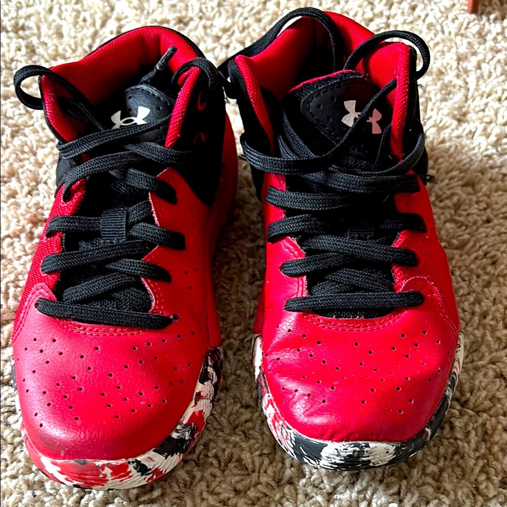 Under Armour Red and Black Sneakers with High-Top Design Size 13k